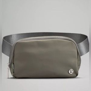 Lululemon Everywhere Belt Bag 2L